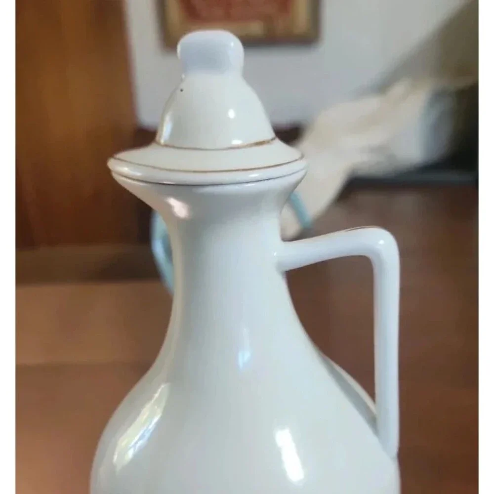 China porcelain decanter jar with lid. Phoenix and red moonHong Mei Dai ren